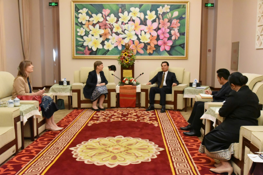 Australian Ambassador pays farewell call on Dr Phet Phomphiphak, discusses Laos’ development priorities